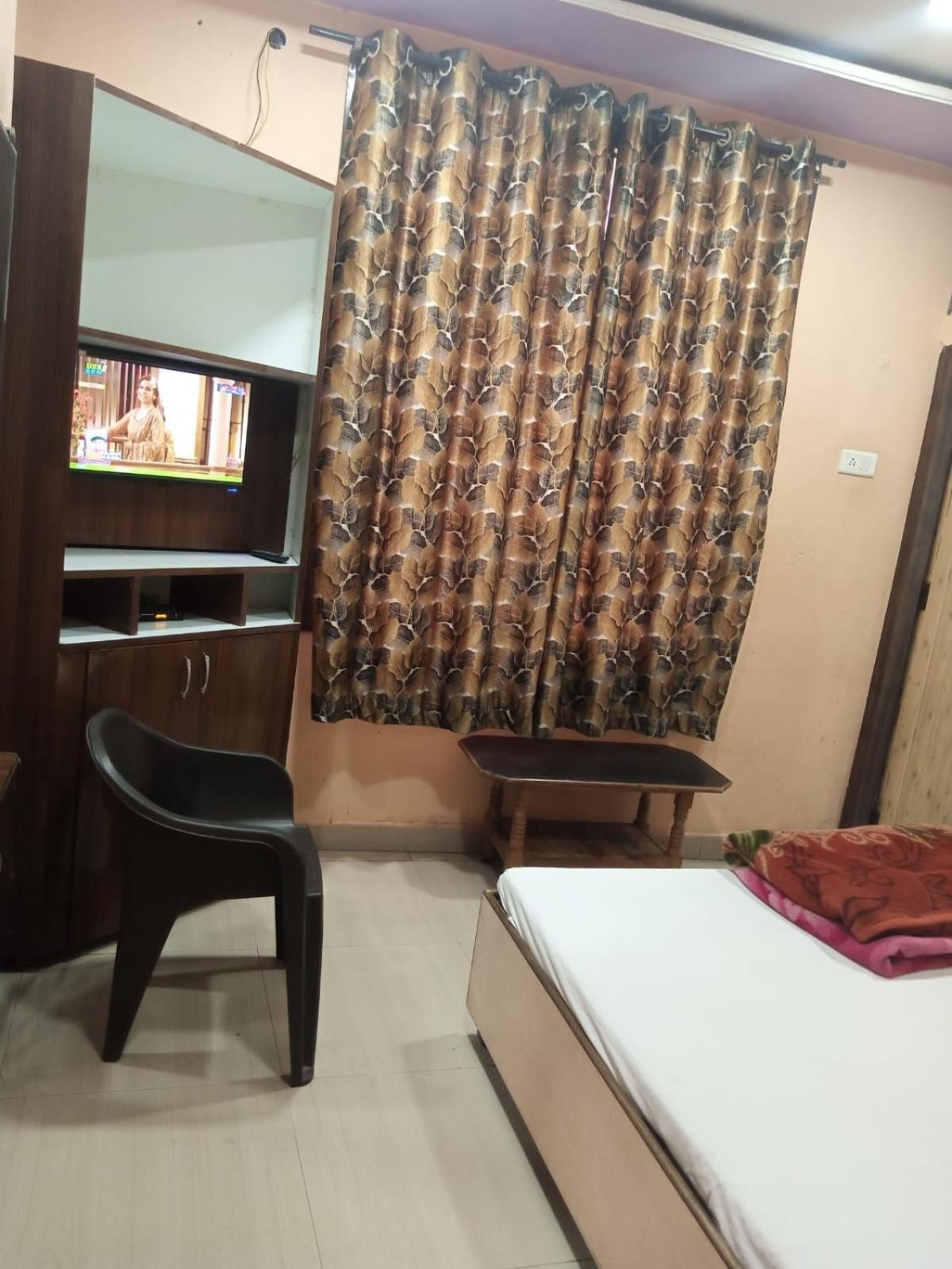 Hotel Thakur Ji โบปาล ภายนอก รูปภาพ