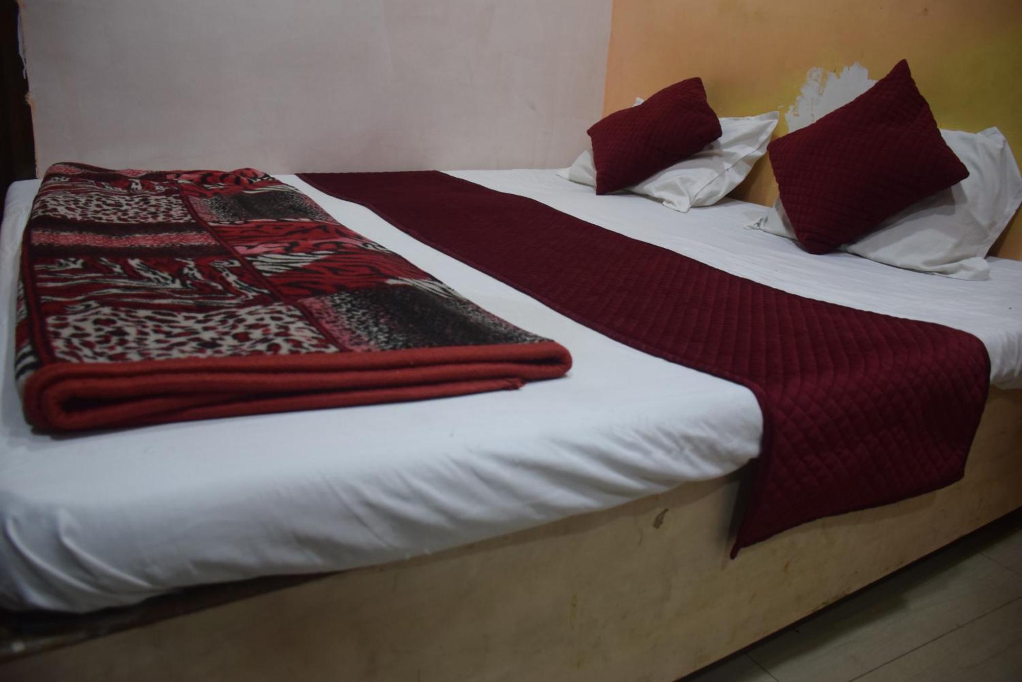 Hotel Thakur Ji โบปาล ภายนอก รูปภาพ