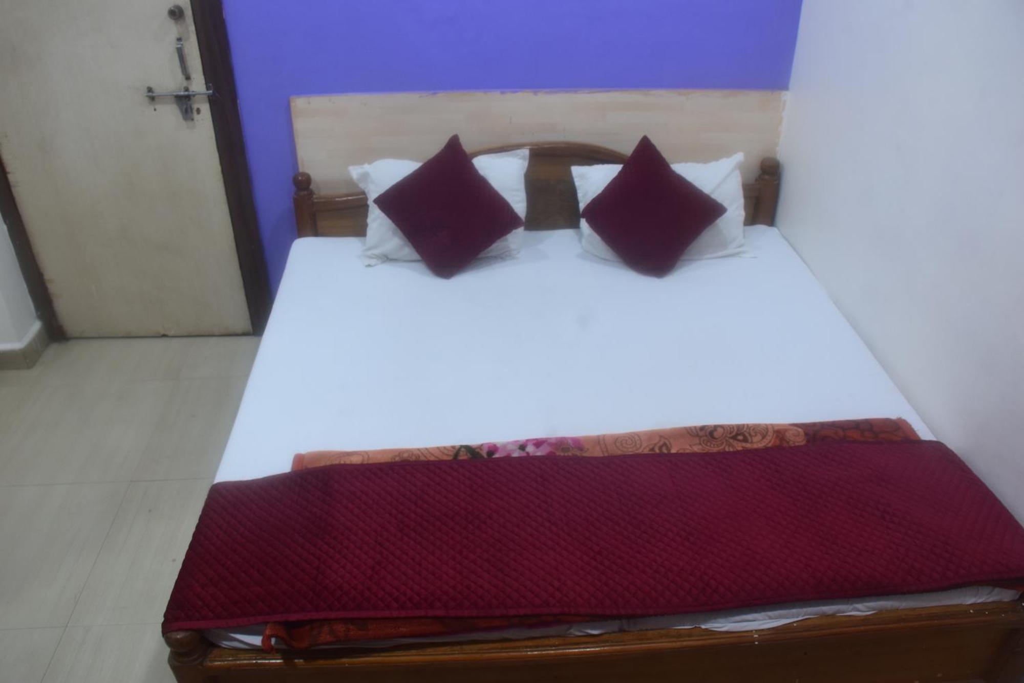 Hotel Thakur Ji โบปาล ภายนอก รูปภาพ