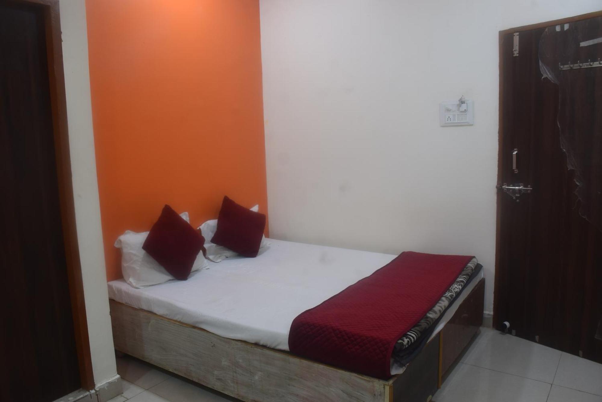 Hotel Thakur Ji โบปาล ภายนอก รูปภาพ