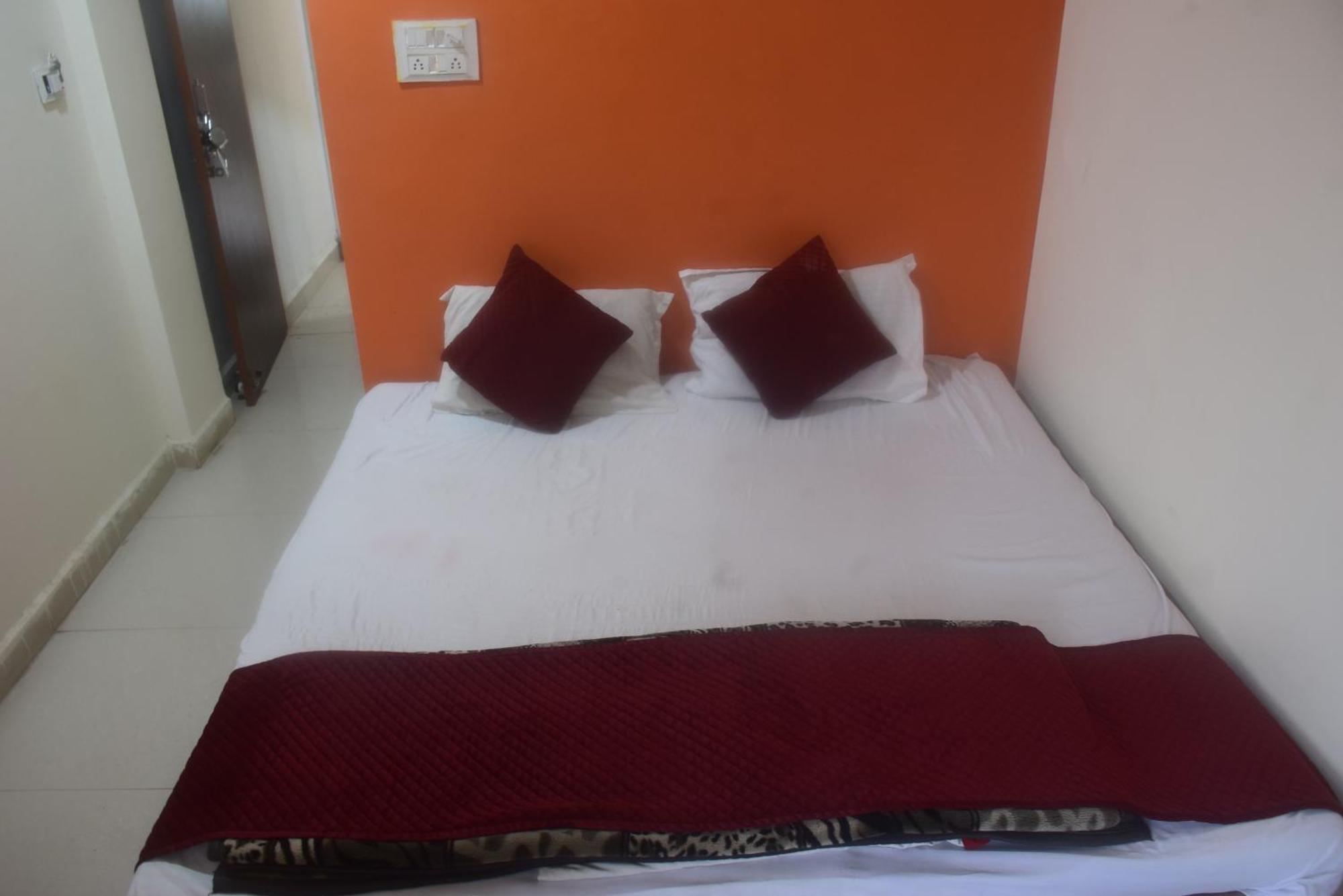 Hotel Thakur Ji โบปาล ภายนอก รูปภาพ