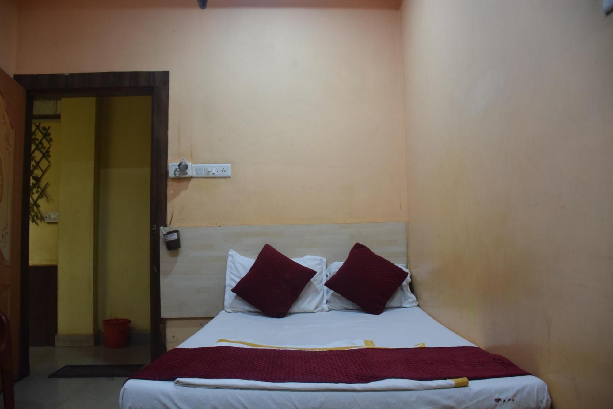 Hotel Thakur Ji โบปาล ภายนอก รูปภาพ