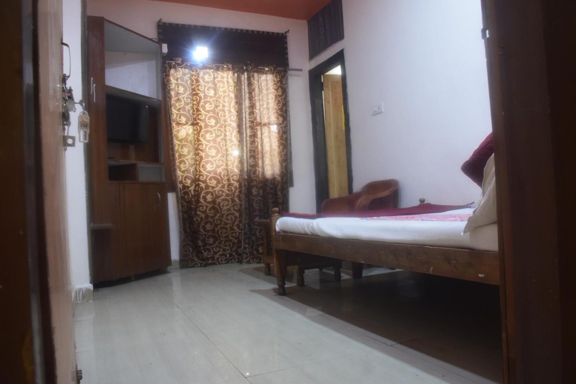 Hotel Thakur Ji โบปาล ภายนอก รูปภาพ