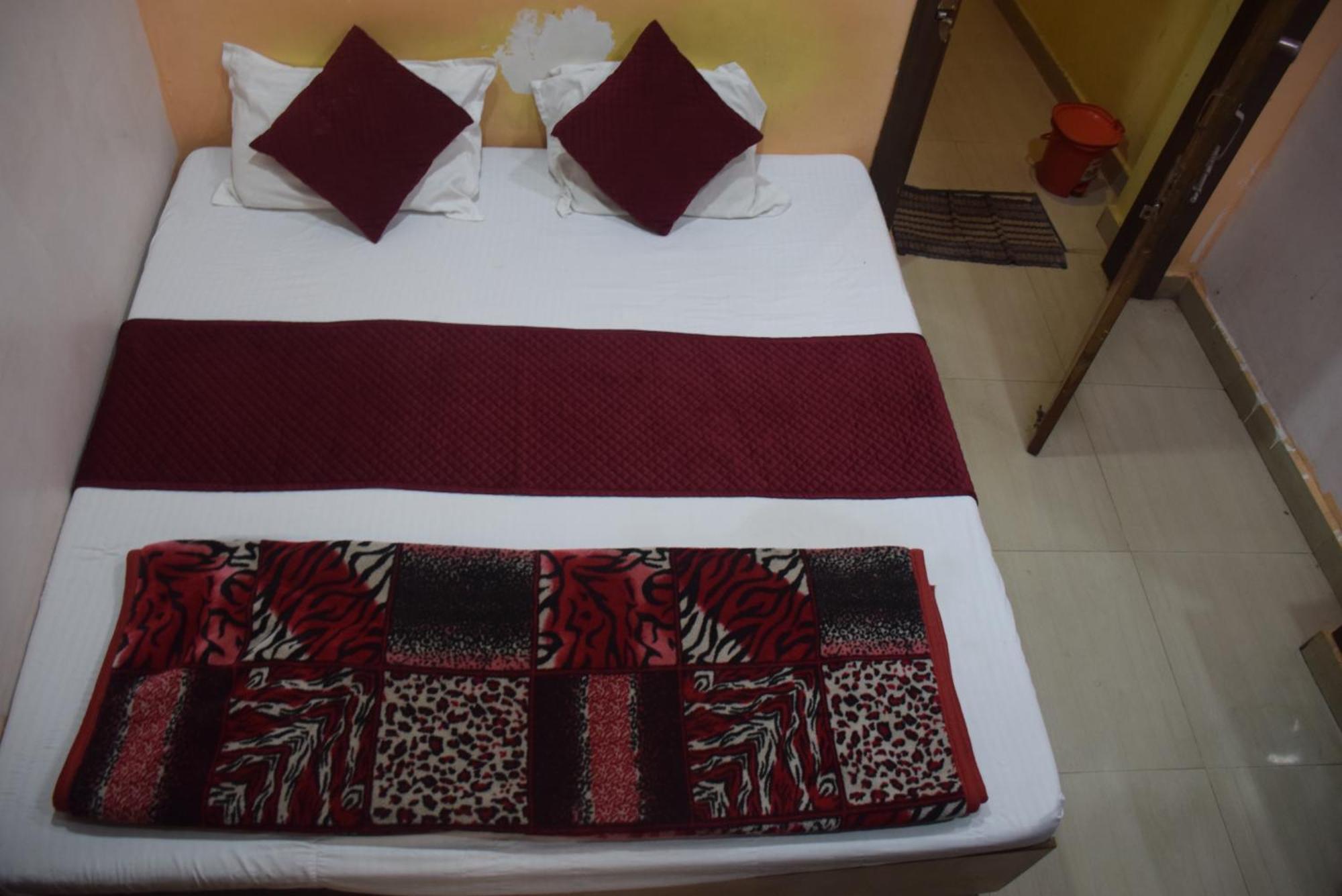 Hotel Thakur Ji โบปาล ภายนอก รูปภาพ