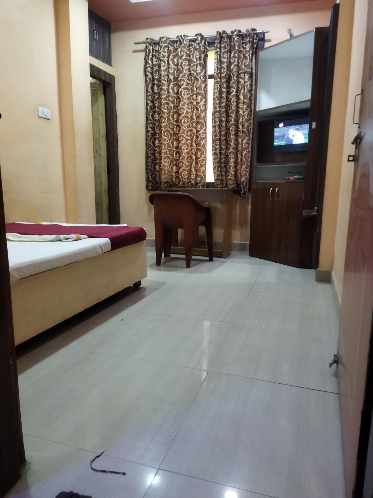 Hotel Thakur Ji โบปาล ภายนอก รูปภาพ