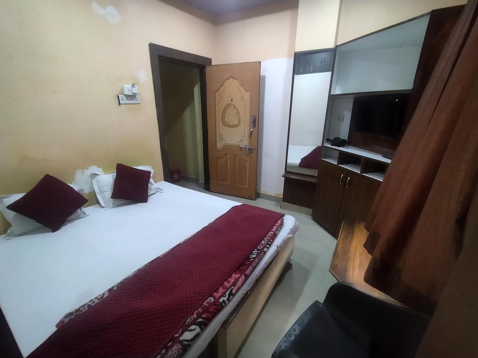 Hotel Thakur Ji โบปาล ภายนอก รูปภาพ