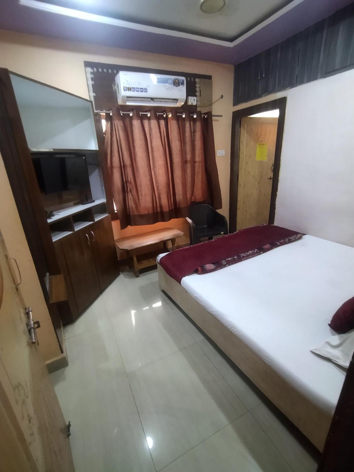 Hotel Thakur Ji โบปาล ภายนอก รูปภาพ