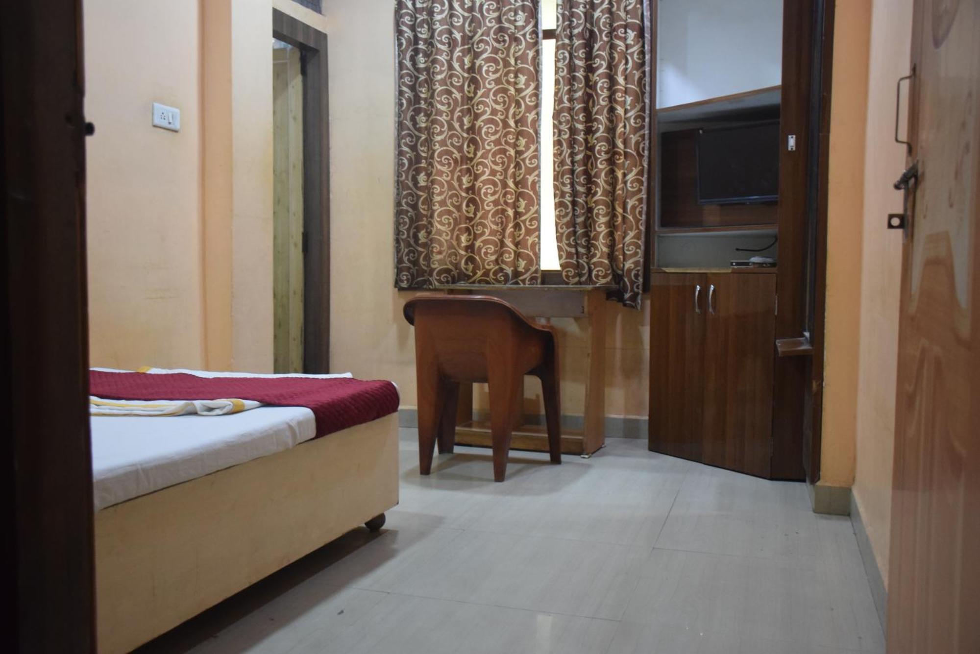 Hotel Thakur Ji โบปาล ภายนอก รูปภาพ