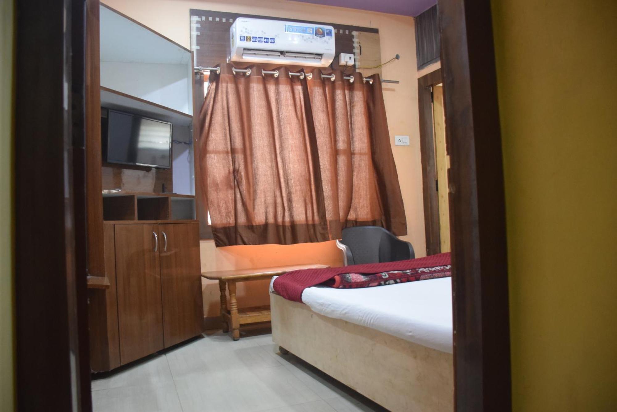 Hotel Thakur Ji โบปาล ภายนอก รูปภาพ