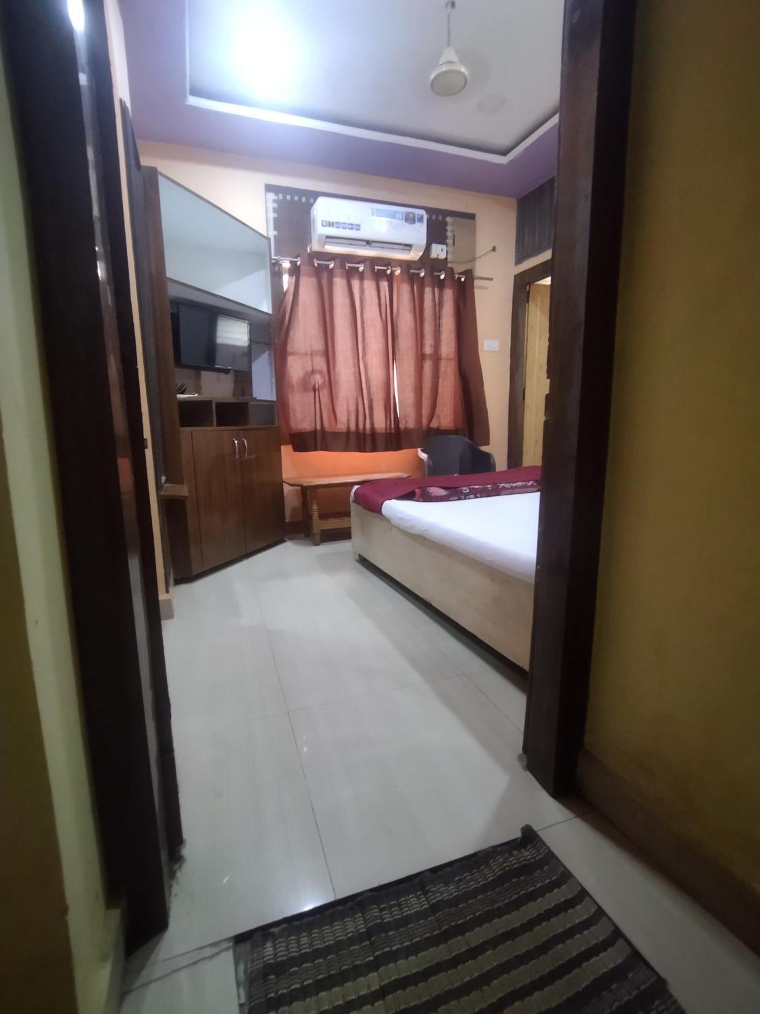 Hotel Thakur Ji โบปาล ภายนอก รูปภาพ