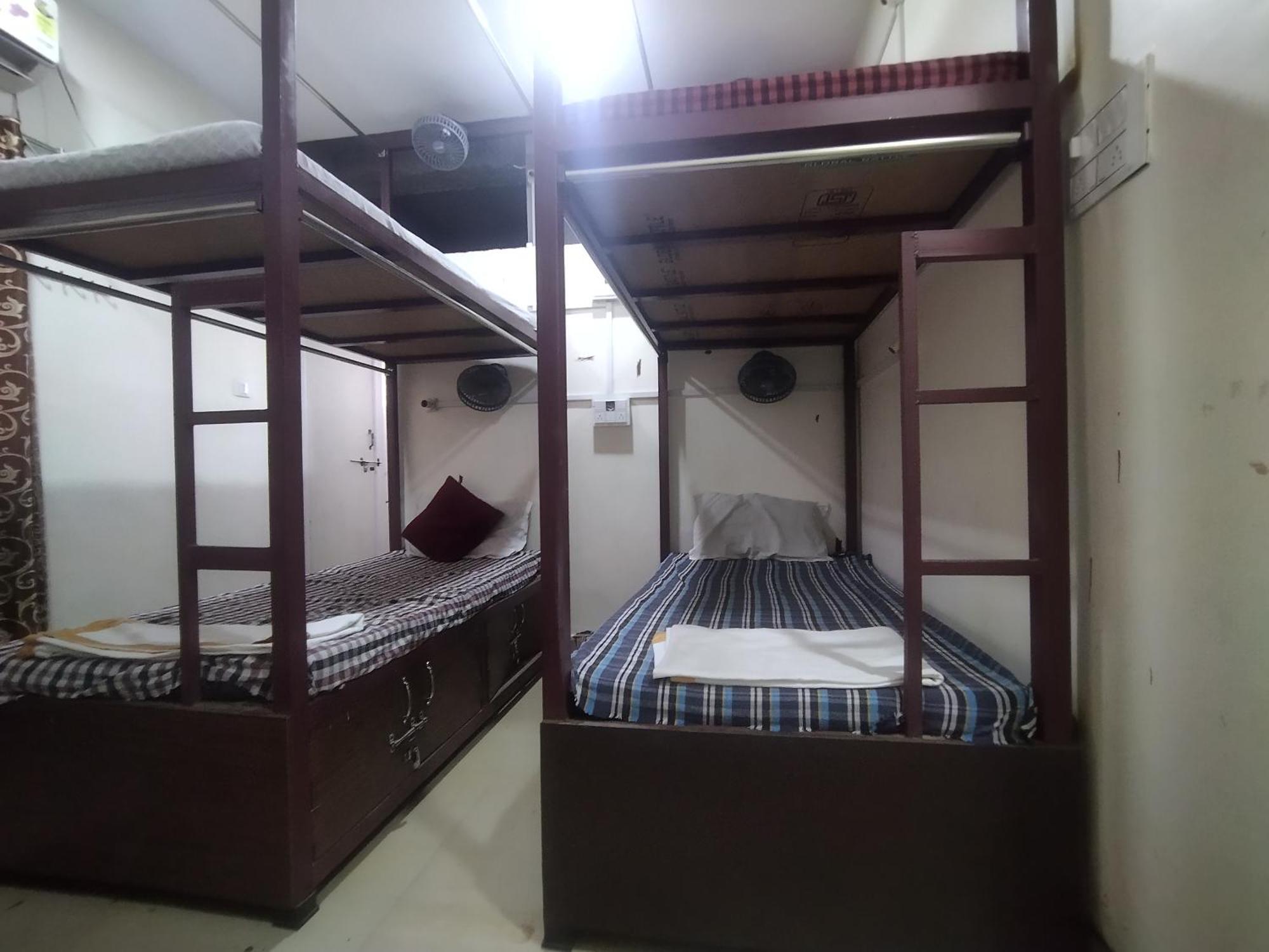 Hotel Thakur Ji โบปาล ภายนอก รูปภาพ
