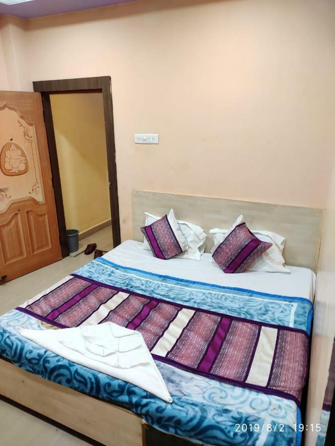 Hotel Thakur Ji โบปาล ภายนอก รูปภาพ