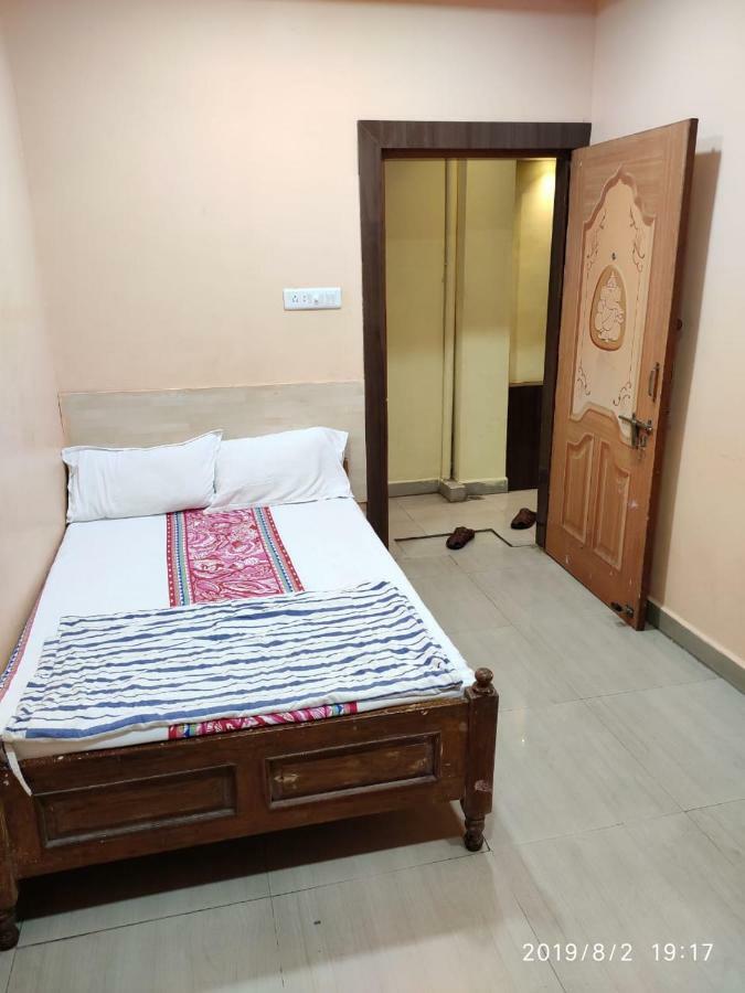 Hotel Thakur Ji โบปาล ภายนอก รูปภาพ