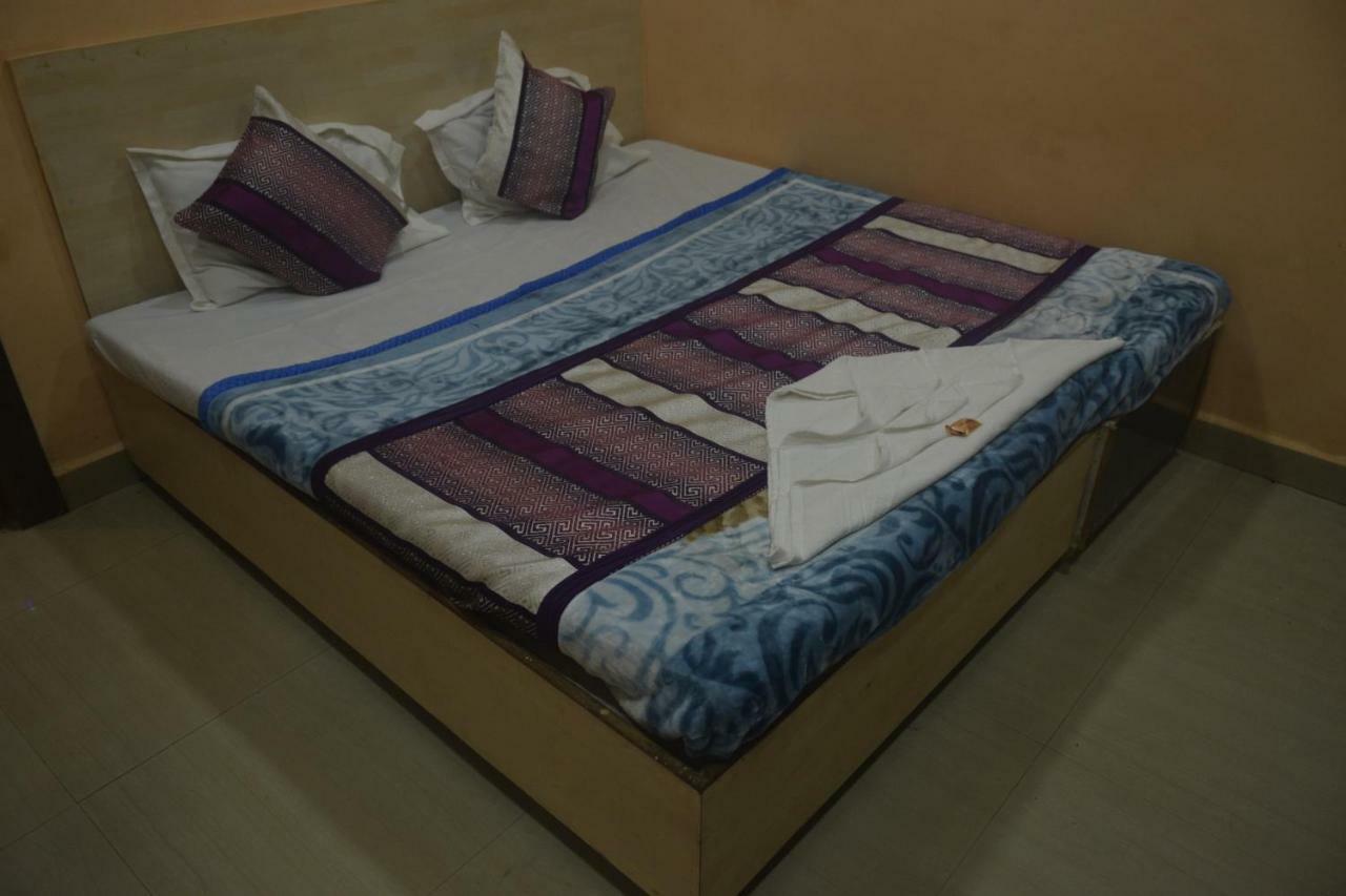 Hotel Thakur Ji โบปาล ภายนอก รูปภาพ